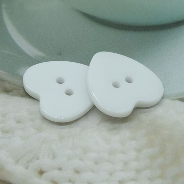 wholesale DIY fancy children Heart-shaped button resin 2 holes shirt trench coat button