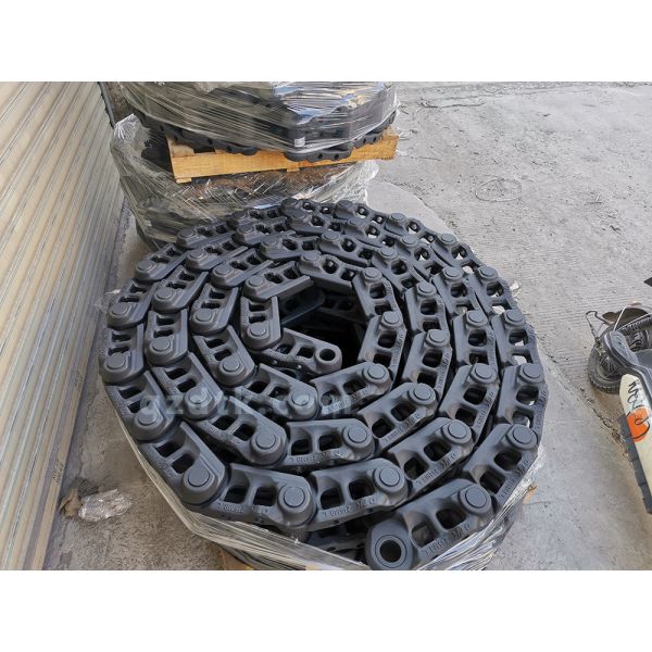 Buy Hitachi EX400-5 EX450 ZX370 Track Chain 49 Links 9133226 at wholesale prices