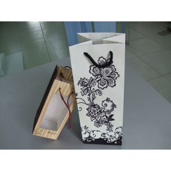 Customized promotional artpaper wine bag/gift wine bag for red wine with PVC window
