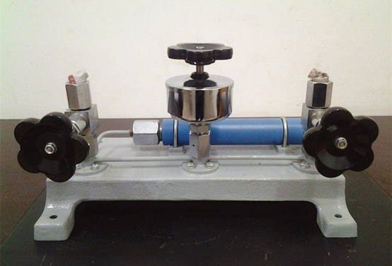 Pressure gauge validator