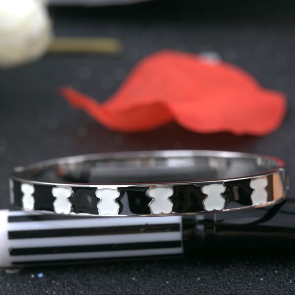 Ladies Fashion Jewelry Stainless Steel Four Leaf Clover Bracelet, Shape of small bear bangle