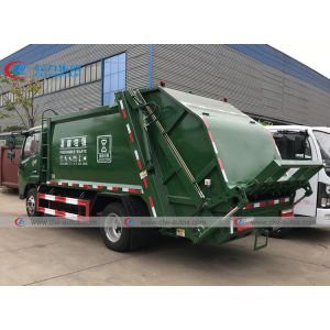 Dongfeng 4x2 8CBM Diesel Engine Sanitation Vehicle