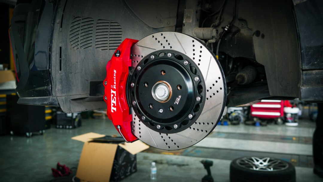 Front 6 pot and rear 4 pot caliper BBK auto brake system For Volkswagen Golf 8GTI 18 inch rim