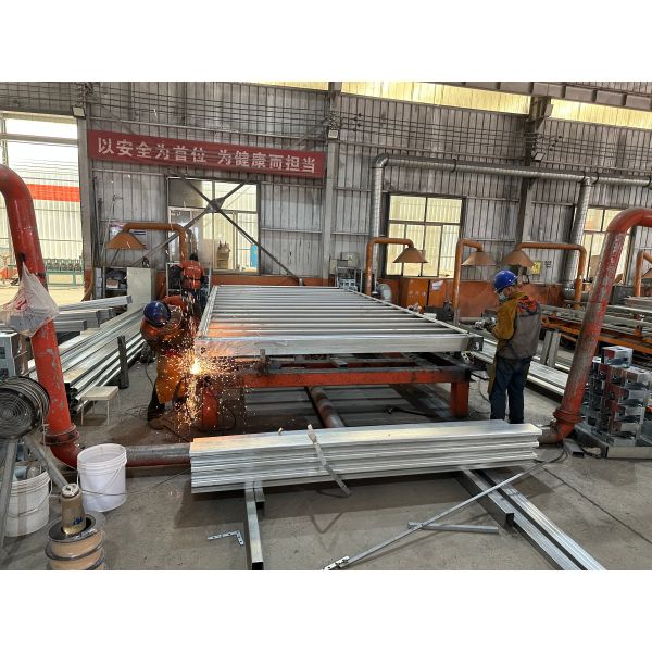Quick Installation Advantage 20 40ft Steel Sandwich Panel Flat Pack Container House for Office Apartment Mall Workshop