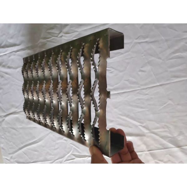 Industrial Mezzanines Diamond Safety Grating Aluminum Metal Stair Treads Anti