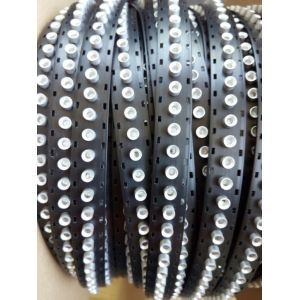 Self-piercing rivet for plates joint