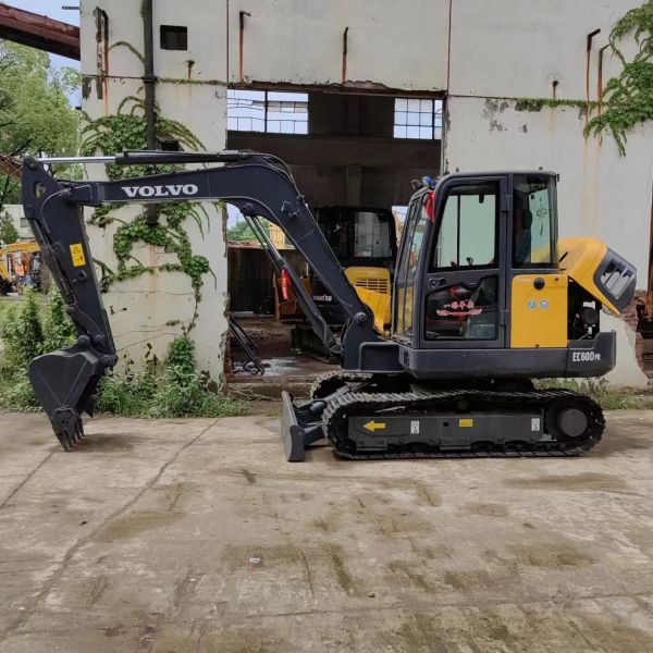 Volvo EC60D PR 6 Ton Mini Excavator in Good Condition with Original Hydraulic Cylinder