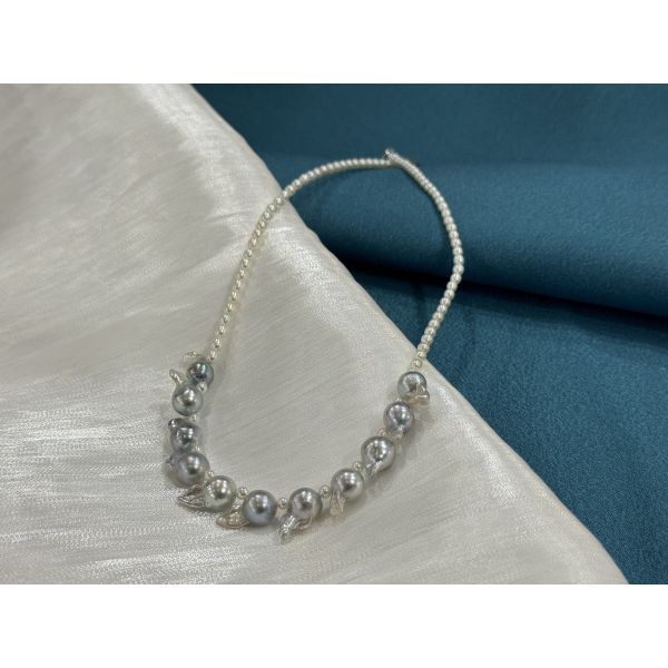 Heart shaped pendant necklace with a pendant size of 9 mm 10 mm and 41 cm chain length designed to add sophistication and charm