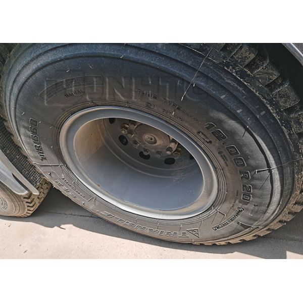 Sinotruck Howo 6x4 Tractor Truck LHD Driving Type