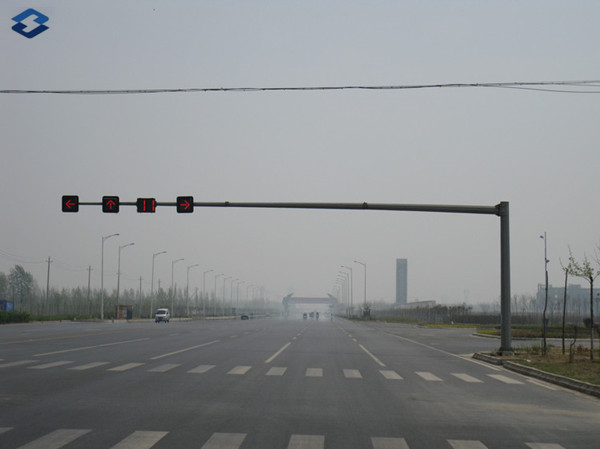 Reaching Long Arm Traffic Steel light Pole 6000mm - 7500mm Mounting Height traffic sign pole