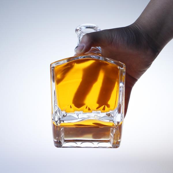 Whiskey Glass Bottle Square Pop 750ml for Traditional Whisky Selection