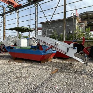 4 CBM Capacity Water Hyacinth Harvester 5km/h For River Waterweed Harvesting