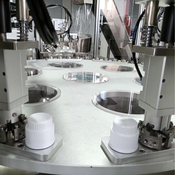Automated assembly machine for laundry lids with turntable operation and