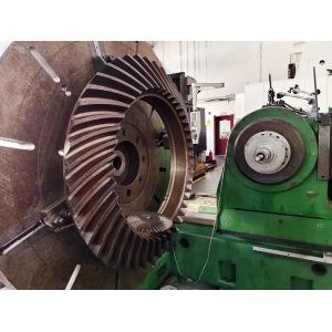 Spiral Bevel Gears With Helix Angle 35° Surface Hardness HRC62 0.2mm Backlash