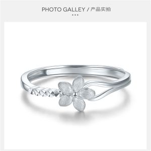 Feminine 18K Gold Rings For Women