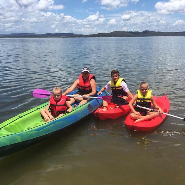 Entry Level Lifetime Child Kayak 9 Kg Anti - Corrision Small Size For Day Sea Touring