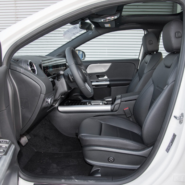 Mercedes-Benz 2023 GLA 200 version Gasolin Compact SUV Avto Electro Excellent