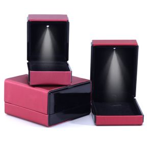 Hanhong Custom Logo LED Light Jewelry Box for Bracelets Necklaces and Rings in