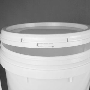 Quality Round Plastic Paint Bucket with Pouring Spout and Heat Resistant for sale