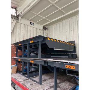 10000KG Load Roll Off Truck Dock Leveler With Safety Barrier