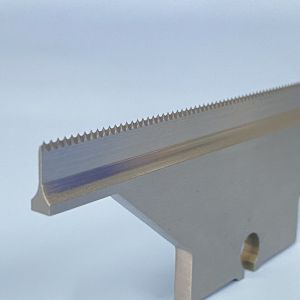 Long Fine Serrated Blade Zigzag Blade Knife Sharpness
