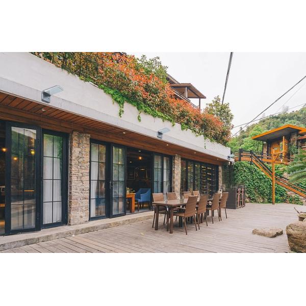 Wall Mounted IP65 LED Solar Street Light 5W Aluminum Alloy Solar Powered