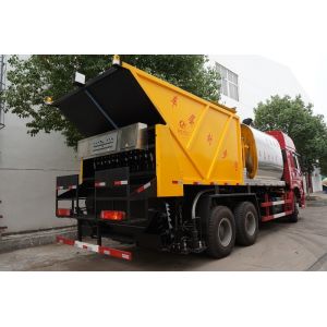 HOWO 6*4 Road Construction Bitumen Tank And Gravel Synchronous Slurry Seal Chip