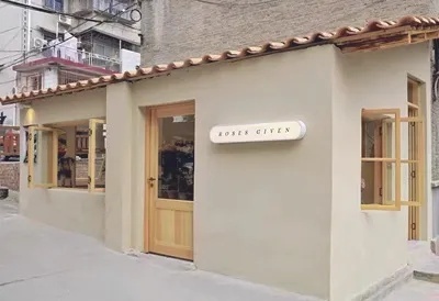 Access Adaptive Folding Window System with Height Adjustable Controls for