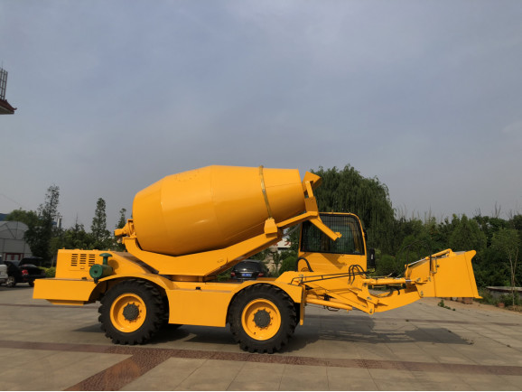 1/3.5/5/5.5m3/H Concrete Drum Mixer With 270° Rotation And 720L Water Tank