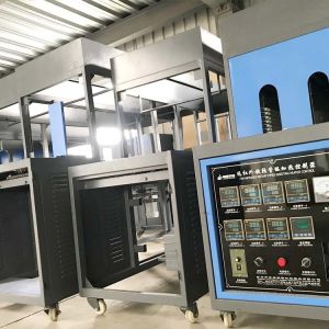 PET Plastic Bottles BLOWING Machine with 1.8X0.7X1.85M Size and 1000 KG Weight