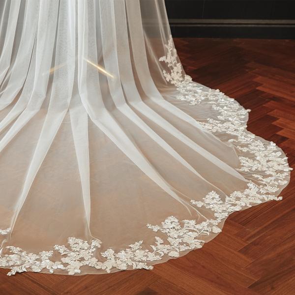 New Styles Customized Wholesale Chapel Appliqued Lace Tulle Bridal Wedding White Veil With Hair Comb