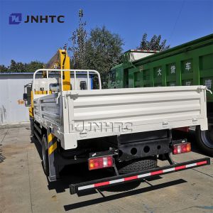 Sinotruk Howo 4X2 Light Telescoping Boom Crane Truck 5 Ton