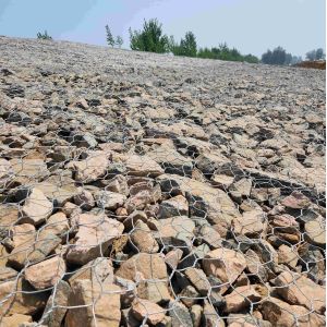 Hot Dipped Galvanized Woven Gabion Wall Retaining Wall Wire Mesh Easily Assembled