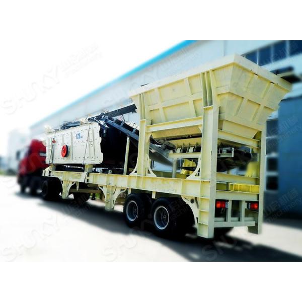 Mobile Screening Plant Vibrating Screen Complete Functions Well Distributed