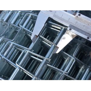 China Heavy Duty Honeycomb Flat SGS Gi Mesh Conveyor Belt on sale