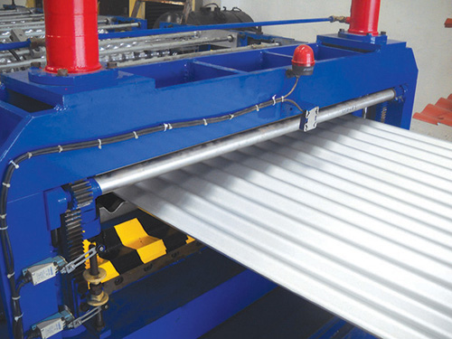 Main Power 5.5KW Corrugated Steel Panel Roll Forming Machine CR12 Mould Steel Cutter Material