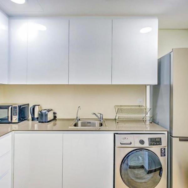 Modern Melamine Finish Mini Kitchen Cupboard Island White Kitchen Cabinet For Hotel