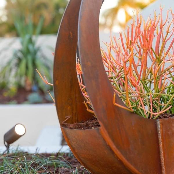 Modern Metal Planter Rusty Red Customized Corten Planter for Indoor Home and Outdoor Garden Decoration