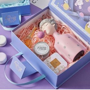 Magnetic Cardboard Gift Packaging Boxes Rectangle Custom Logo With Handle