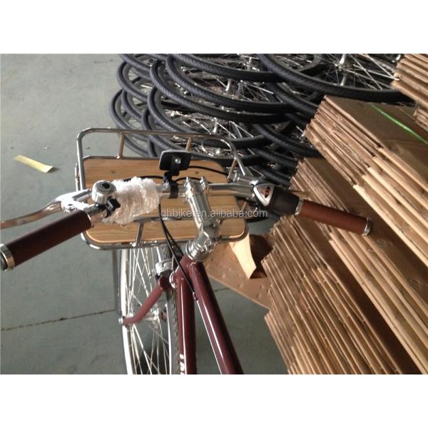 Effortlessly Cruise Through the City on this 3-Speed Men's City Bike with Basket