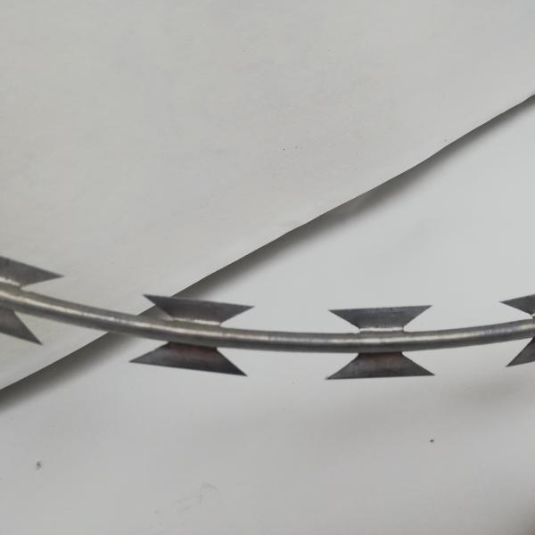 Concertina Razor Barbed Wire BTO 22 Razor Wire 450mm 500mm 900mm Coil Diameter