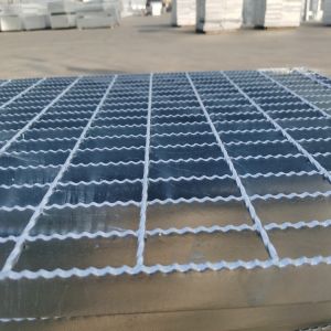 China Walkways Metal Mild Serrated Steel Grating Aluminum Bar With Free Samples on sale