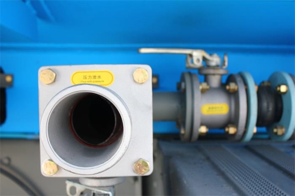 6x4 20000 Liters Fuel Liquid Tanker Truck With Electrical System White