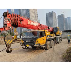 Engineering Construction Machinery 70T White Mobile Crane Truck Crane with