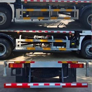 Fence Guardrail Road Cleaner Truck 18TONS 11200L 11.2m3 Smart Monitoring