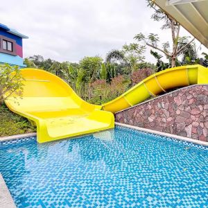 Customized Boomerang Water Slide For 2 Kids With Raft Slide For Fun
