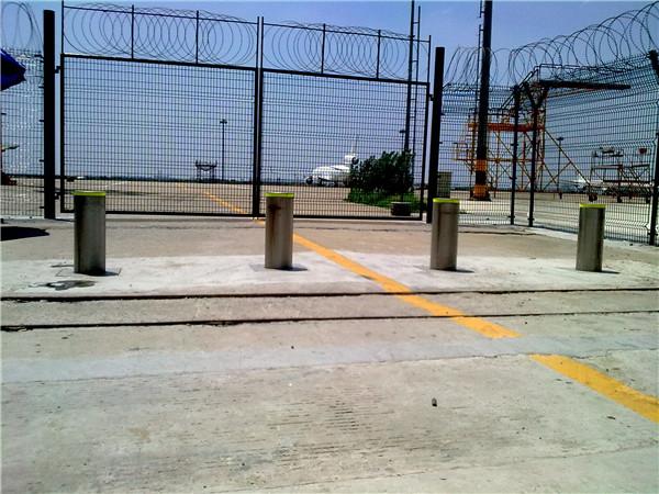 Traffic Safety Automatic Retractable Bollards 304 / 316 SS Bollard With 6mm - 10mm Thickness