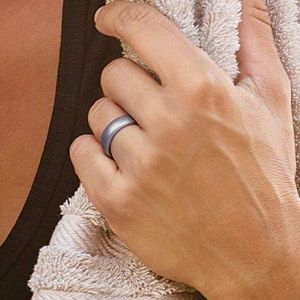 Flexible Finger Ring Metallic Silicone Wedding Rings with Moulding Processing