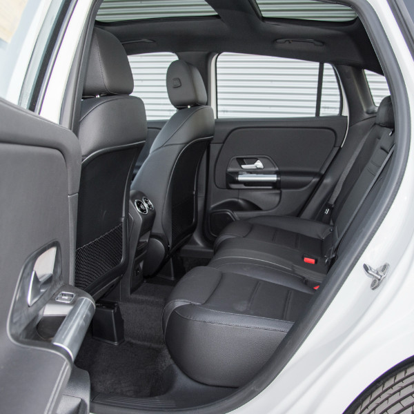 Mercedes-Benz 2023 GLA 200 version Gasolin Compact SUV Avto Electro Excellent