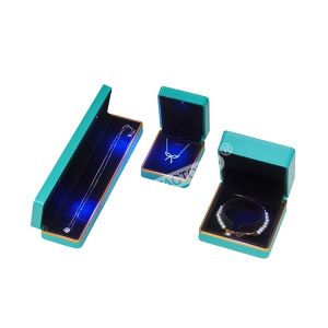 Quality Luxury Jewellery Presentation Box Necklace Display Box Tailored Made for sale
